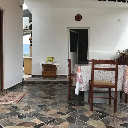 Dhurata *